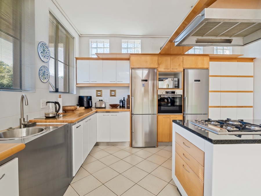 4 Bedroom Property for Sale in Leisure Isle Western Cape